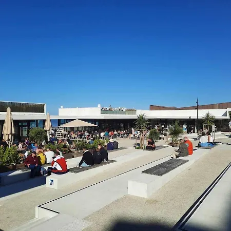 Sea View Apartment *