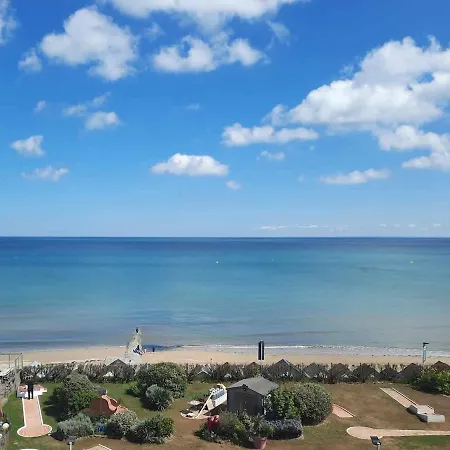 Sea View Apartment *